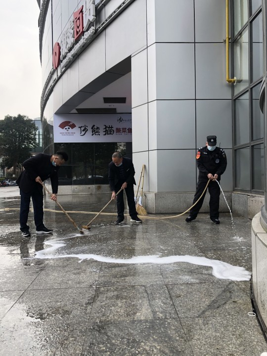 清理地面砖.jpg