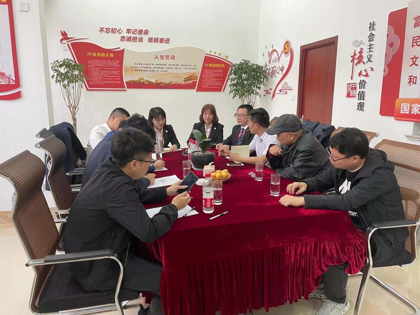 建设局，城投，志愿者，物业四方会谈.jpg